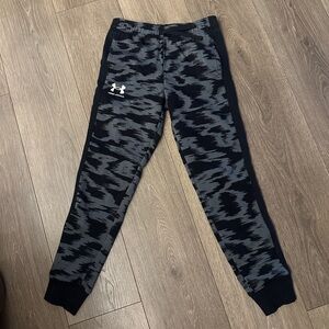 Under Armour Kids' Black and Gray Joggers size medium